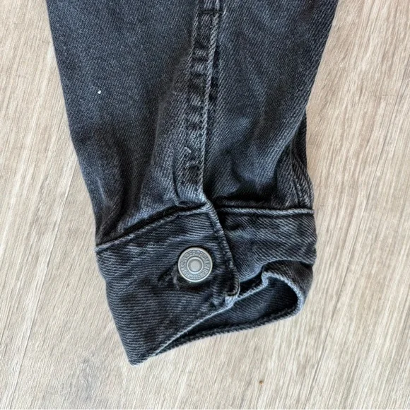 Abercrombie & Fitch Faded Black Cropped Denim Jacket, Size Small - Picture 5 of 6